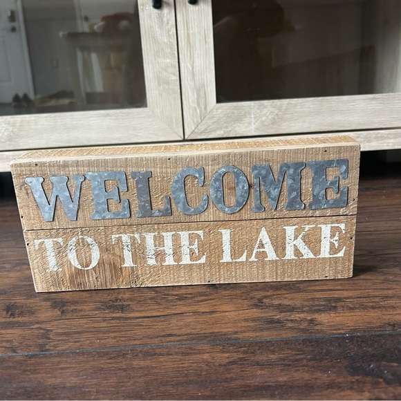 Lake Welcome Sign - Picture 2 of 8